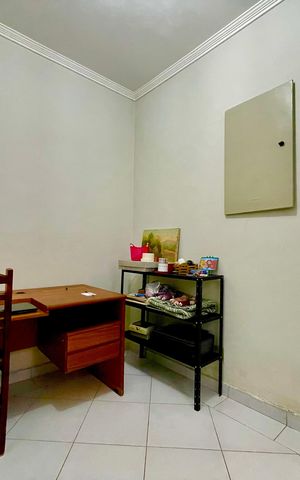 Casa à venda com 415m², 4 quartos e 5 vagas Casa à venda com 415m², 4 quartos e 5 vagasEscritório