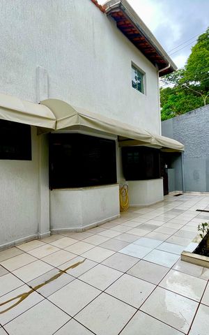 Casa à venda com 415m², 4 quartos e 5 vagas Casa à venda com 415m², 4 quartos e 5 vagasQuintal