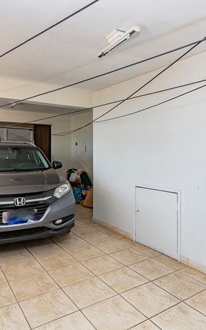Casa à venda com 226m², 4 quartos e 2 vagas Casa à venda com 226m², 4 quartos e 2 vagasGaragem