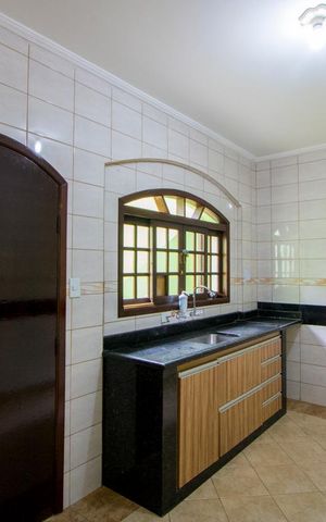 Casa à venda com 230m², 3 quartos e 4 vagas Casa à venda com 230m², 3 quartos e 4 vagasCozinha