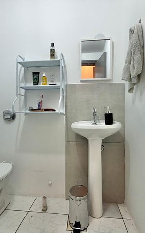 Apartamento à venda com 45m², 2 quartos e sem vaga Apartamento à venda com 45m², 2 quartos e sem vagaBanheiro