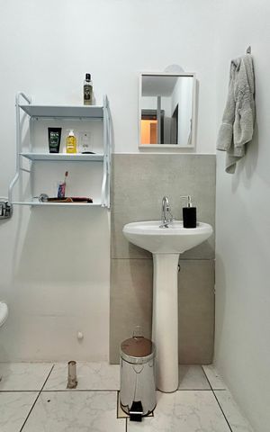 Apartamento à venda com 45m², 2 quartos e sem vaga Apartamento à venda com 45m², 2 quartos e sem vagaBanheiro