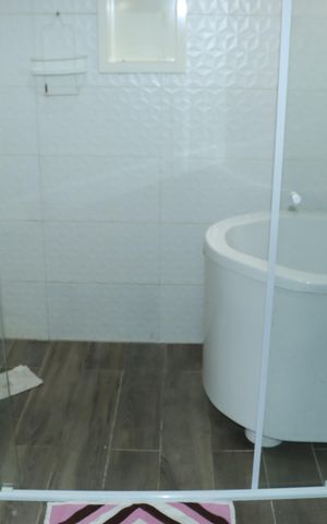 Casa de condomínio para alugar com 2600m², 3 quartos e sem vagaBanheiro da Suíte