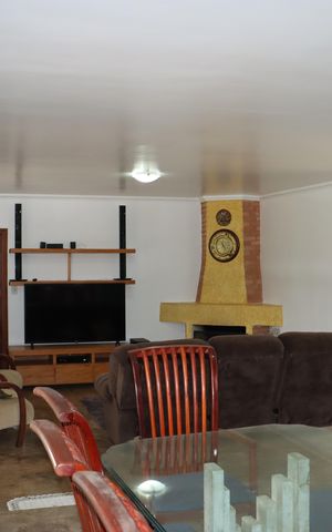 Casa de condomínio para alugar com 2600m², 3 quartos e sem vagaSala