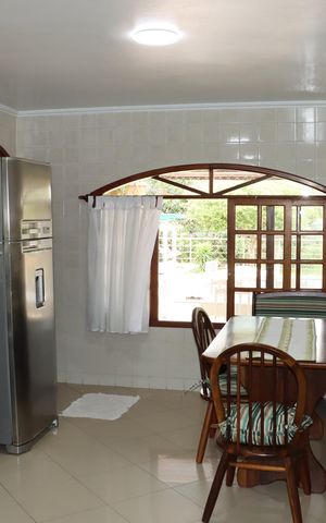 Casa de condomínio para alugar com 2600m², 3 quartos e sem vagaCozinha