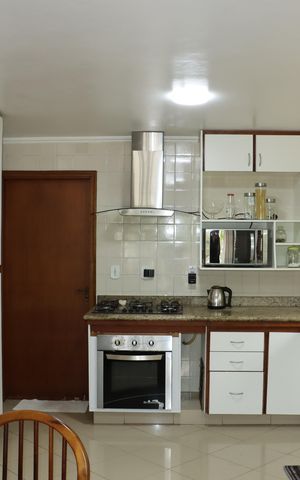 Casa de condomínio para alugar com 2600m², 3 quartos e sem vagaCozinha