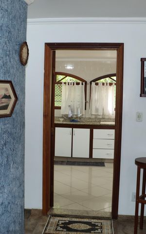 Casa de condomínio para alugar com 2600m², 3 quartos e sem vagaCorredor