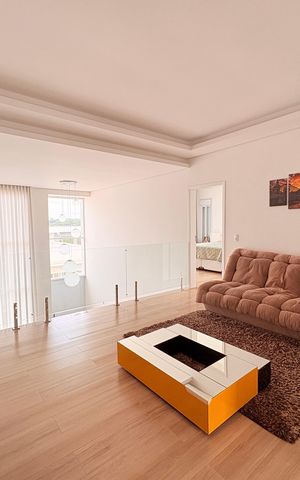 Casa de condomínio à venda com 483m², 4 quartos e 4 vagasSala de TV
