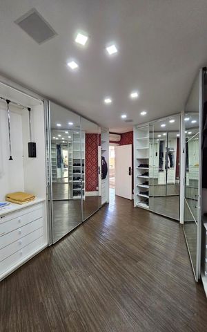 Casa de condomínio à venda com 771m², 4 quartos e 4 vagas