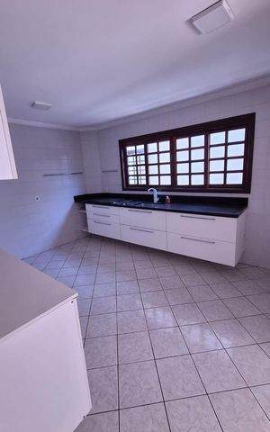 Casa para alugar com 200m², 3 quartos e 4 vagas