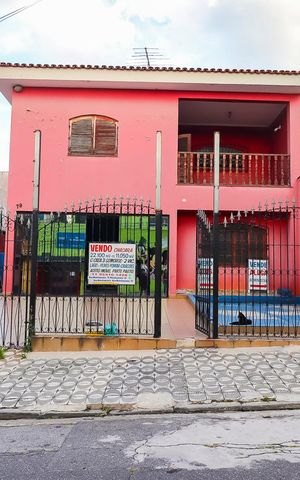Casa para alugar com 250m², 5 quartos e 2 vagasFachada