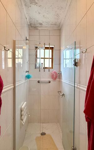 Casa à venda com 210m², 3 quartos e 2 vagas Casa à venda com 210m², 3 quartos e 2 vagasBanheiro Social