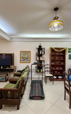 Casa à venda com 210m², 3 quartos e 2 vagas Casa à venda com 210m², 3 quartos e 2 vagasSala