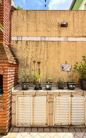 Casa à venda com 210m², 3 quartos e 2 vagas Casa à venda com 210m², 3 quartos e 2 vagasQuintal