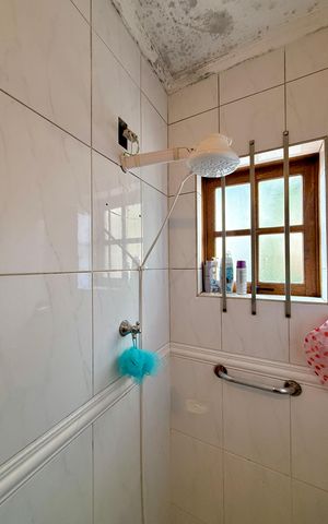 Casa à venda com 210m², 3 quartos e 2 vagas Casa à venda com 210m², 3 quartos e 2 vagasBanheiro Social