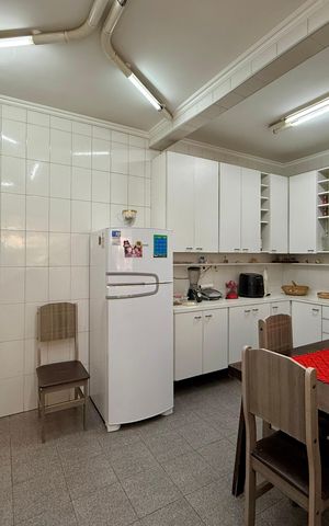 Casa à venda com 210m², 3 quartos e 2 vagas Casa à venda com 210m², 3 quartos e 2 vagasCozinha