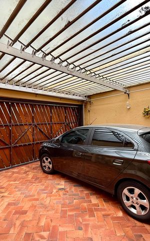 Casa à venda com 210m², 3 quartos e 2 vagas Casa à venda com 210m², 3 quartos e 2 vagasGaragem