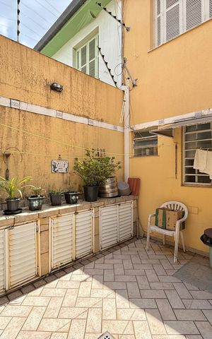 Casa à venda com 210m², 3 quartos e 2 vagas Casa à venda com 210m², 3 quartos e 2 vagasQuintal
