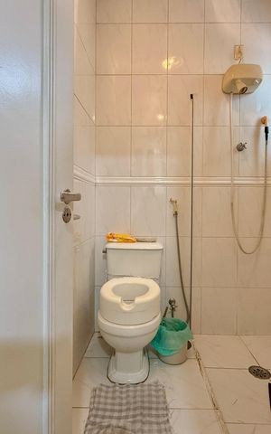Casa à venda com 210m², 3 quartos e 2 vagas Casa à venda com 210m², 3 quartos e 2 vagasBanheiro Suíte