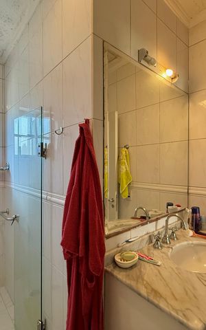 Casa à venda com 210m², 3 quartos e 2 vagas Casa à venda com 210m², 3 quartos e 2 vagasBanheiro Social