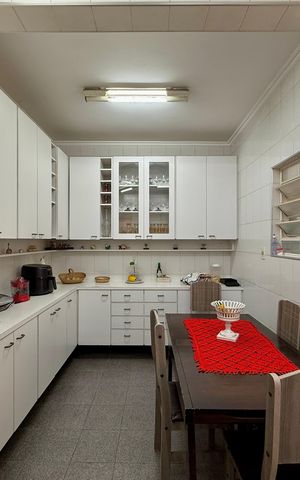 Casa à venda com 210m², 3 quartos e 2 vagas Casa à venda com 210m², 3 quartos e 2 vagasCozinha