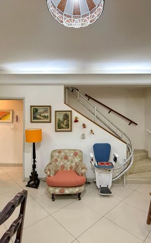Casa à venda com 210m², 3 quartos e 2 vagas Casa à venda com 210m², 3 quartos e 2 vagasSala