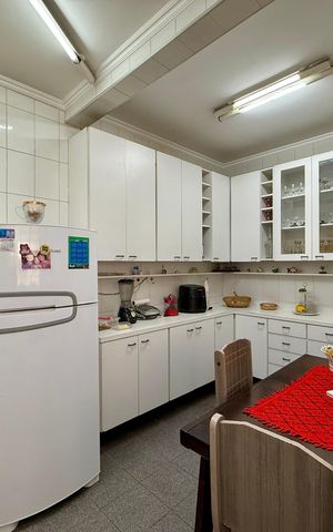 Casa à venda com 210m², 3 quartos e 2 vagas Casa à venda com 210m², 3 quartos e 2 vagasCozinha