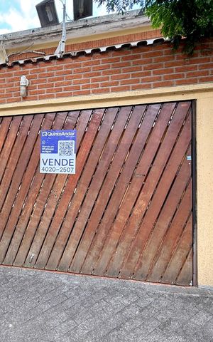 Casa à venda com 210m², 3 quartos e 2 vagas Casa à venda com 210m², 3 quartos e 2 vagasFachada