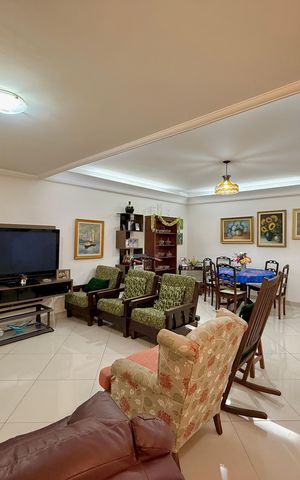 Casa à venda com 210m², 3 quartos e 2 vagas Casa à venda com 210m², 3 quartos e 2 vagasSala