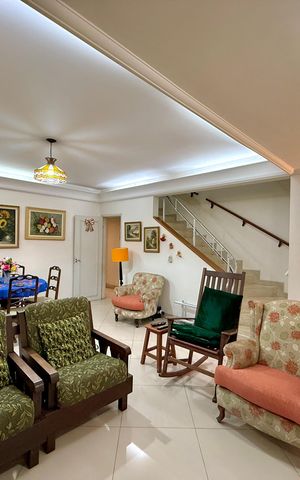 Casa à venda com 210m², 3 quartos e 2 vagas Casa à venda com 210m², 3 quartos e 2 vagasSala