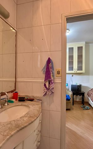 Casa à venda com 210m², 3 quartos e 2 vagas Casa à venda com 210m², 3 quartos e 2 vagasBanheiro Suíte
