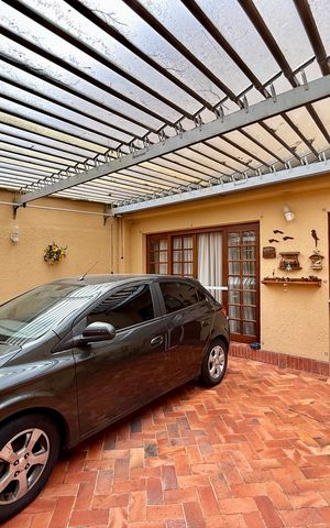 Casa à venda com 210m², 3 quartos e 2 vagas Casa à venda com 210m², 3 quartos e 2 vagasGaragem