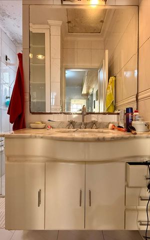 Casa à venda com 210m², 3 quartos e 2 vagas Casa à venda com 210m², 3 quartos e 2 vagasBanheiro Social