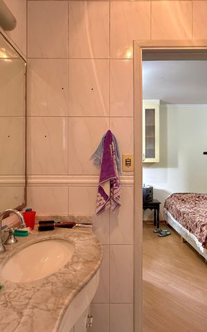 Casa à venda com 210m², 3 quartos e 2 vagas Casa à venda com 210m², 3 quartos e 2 vagasBanheiro Suíte