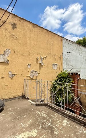Casa à venda com 210m², 3 quartos e 2 vagas Casa à venda com 210m², 3 quartos e 2 vagasTerraço