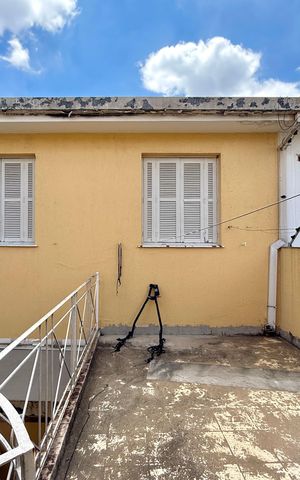 Casa à venda com 210m², 3 quartos e 2 vagas Casa à venda com 210m², 3 quartos e 2 vagasTerraço