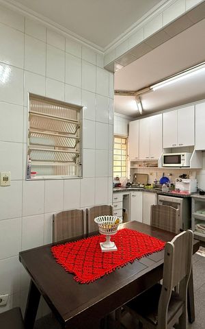 Casa à venda com 210m², 3 quartos e 2 vagas Casa à venda com 210m², 3 quartos e 2 vagasCozinha