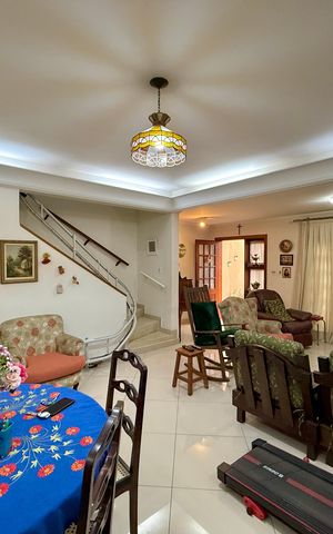 Casa à venda com 210m², 3 quartos e 2 vagas Casa à venda com 210m², 3 quartos e 2 vagasSala