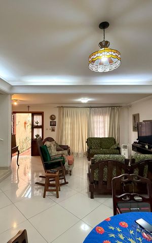 Casa à venda com 210m², 3 quartos e 2 vagas Casa à venda com 210m², 3 quartos e 2 vagasSala