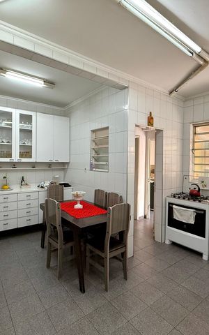 Casa à venda com 210m², 3 quartos e 2 vagas Casa à venda com 210m², 3 quartos e 2 vagasCozinha