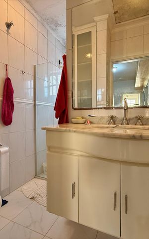 Casa à venda com 210m², 3 quartos e 2 vagas Casa à venda com 210m², 3 quartos e 2 vagasBanheiro Social