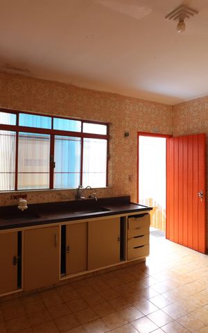 Casa para alugar com 400m², 5 quartos e 8 vagasCozinha 