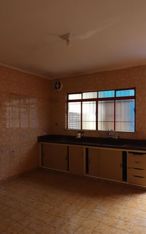 Casa para alugar com 400m², 5 quartos e 8 vagasCozinha 