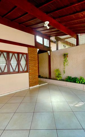 Casa à venda com 118m², 2 quartos e 2 vagasGaragem