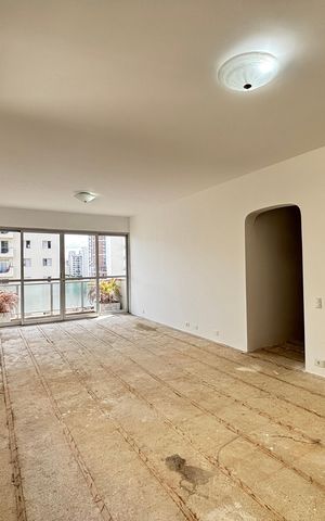 Apartamento à venda com 145m², 3 quartos e sem vaga Apartamento à venda com 145m², 3 quartos e sem vagaSala
