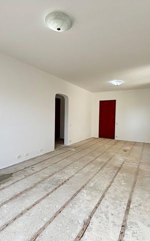 Apartamento à venda com 145m², 3 quartos e sem vaga Apartamento à venda com 145m², 3 quartos e sem vagaSala