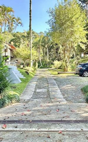 Casa de condomínio para alugar com 342m², 3 quartos e 8 vagas