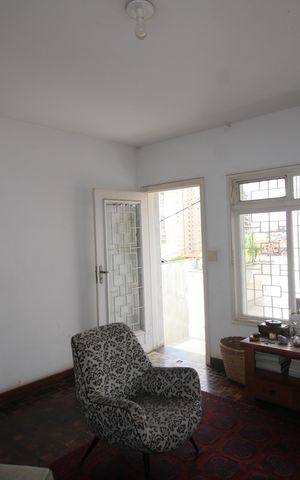 Casa à venda com 110m², 3 quartos e 2 vagasSala