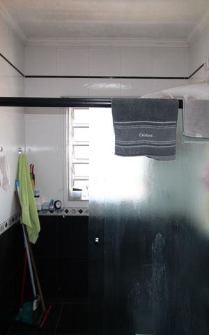 Casa à venda com 181m², 5 quartos e 2 vagasBanheiro 1