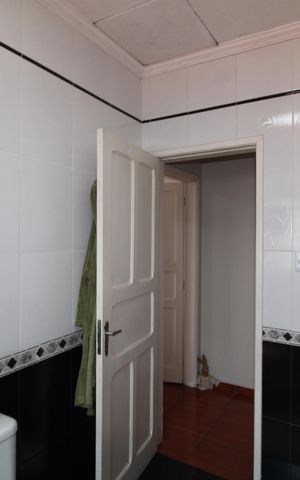 Casa à venda com 181m², 5 quartos e 2 vagasBanheiro 1